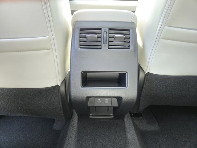 New 2026 White Mitsubishi SE image 11