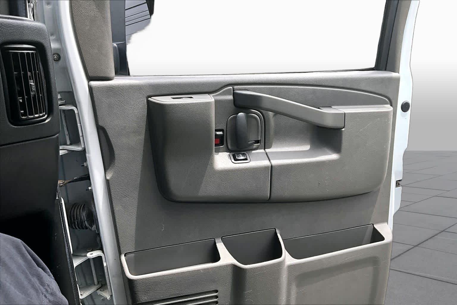 Used 2021 Summit White Chevrolet  image 19