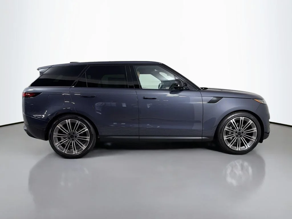 New 2026 Varesine Blue Land Rover SE image 4