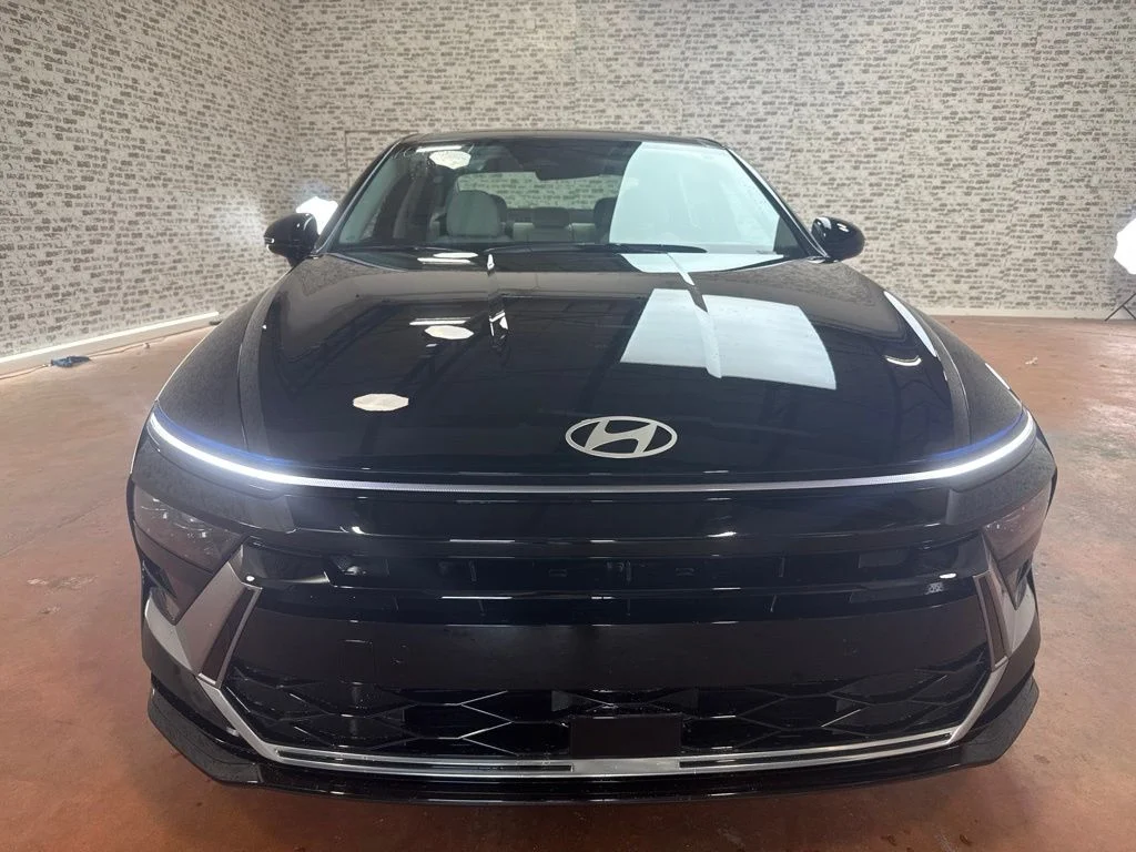 New 2026 Abyss Black Hyundai SEL image 2
