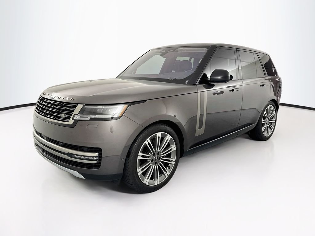 Used 2022 Gray Land Rover SE image 1