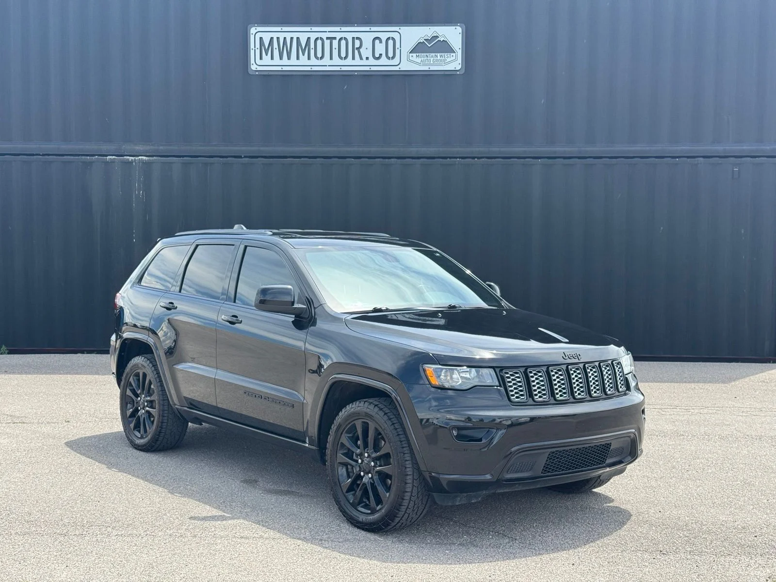 Used 2020 Black Jeep Altitude image 1