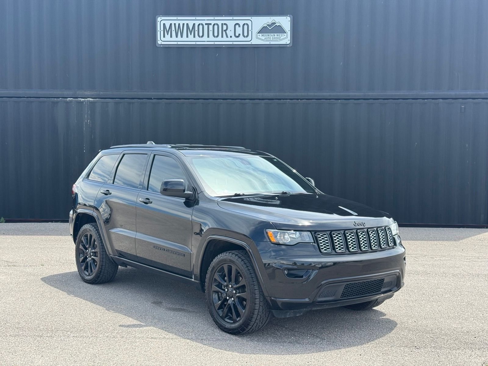 Used 2020 Diamond Black Jeep Altitude image 1