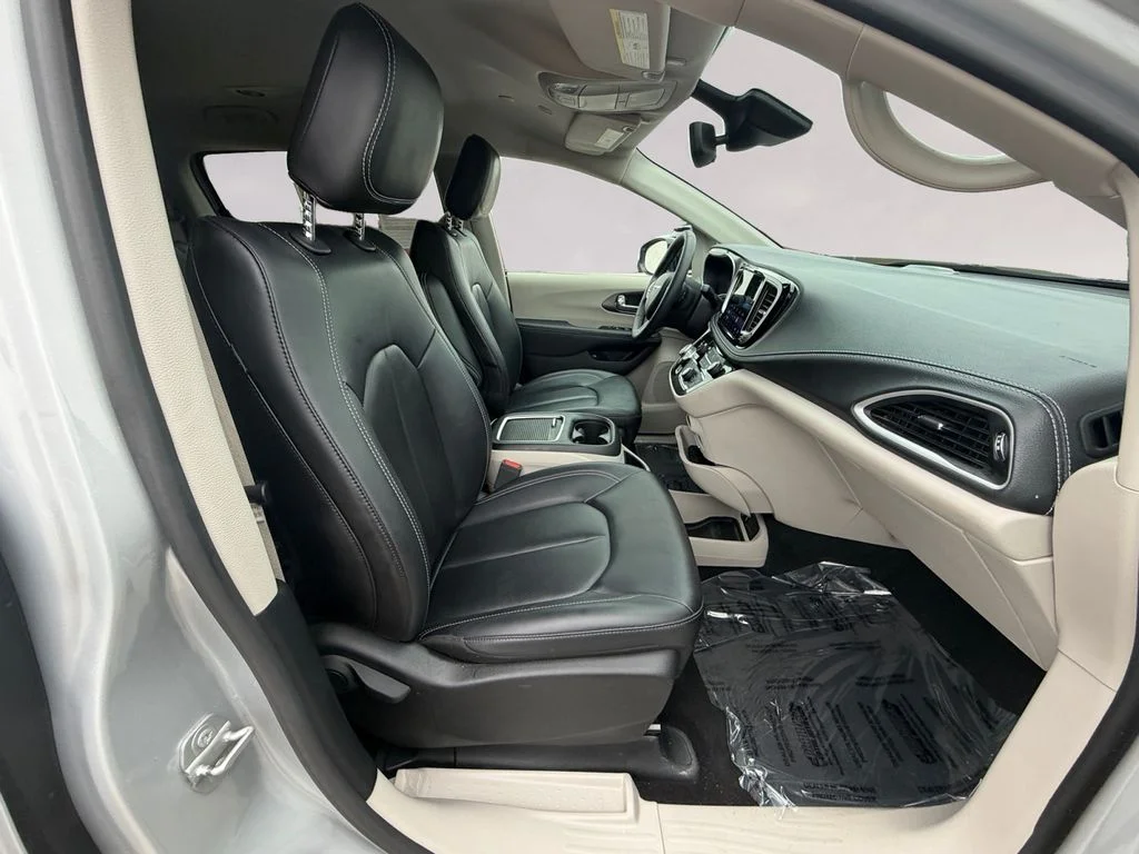 2024 Chrysler Pacifica PHEV Select - Photo 17