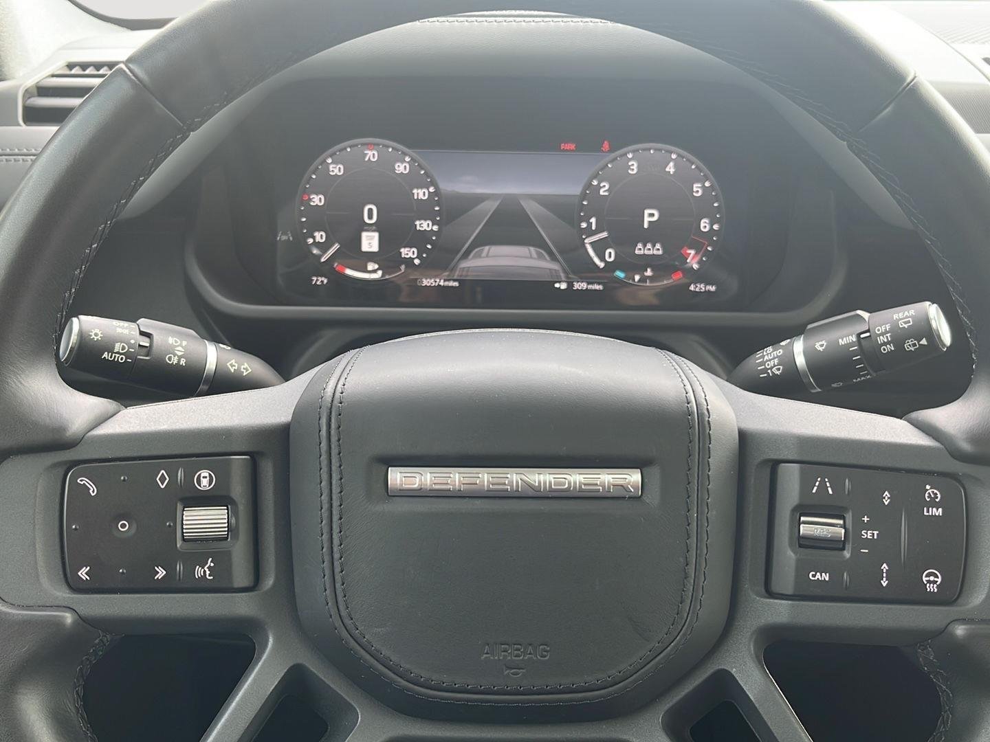 Used 2024 Fuji White Land Rover X-Dynamic SE image 31