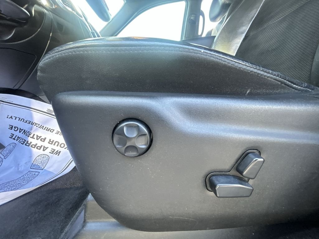Used 2018 White Jeep Altitude image 18