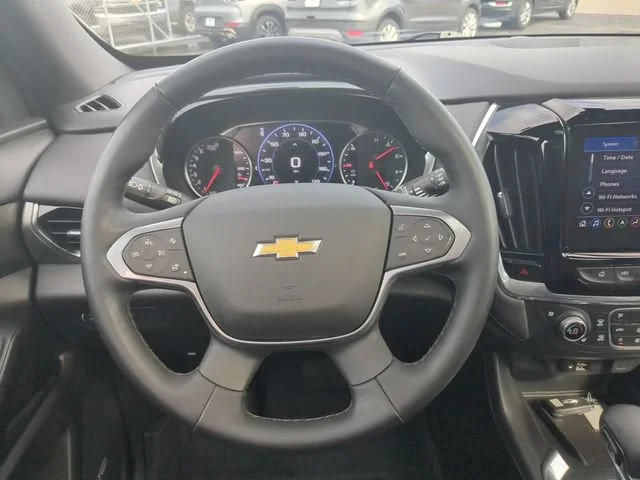 Used 2023 Iridescent Pearl Tricoat Chevrolet Premier image 17