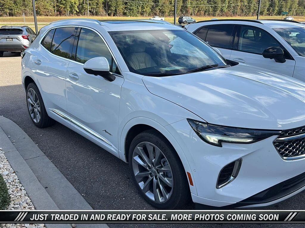 Used 2022 SUMMIT WHITE Buick Avenir image 3