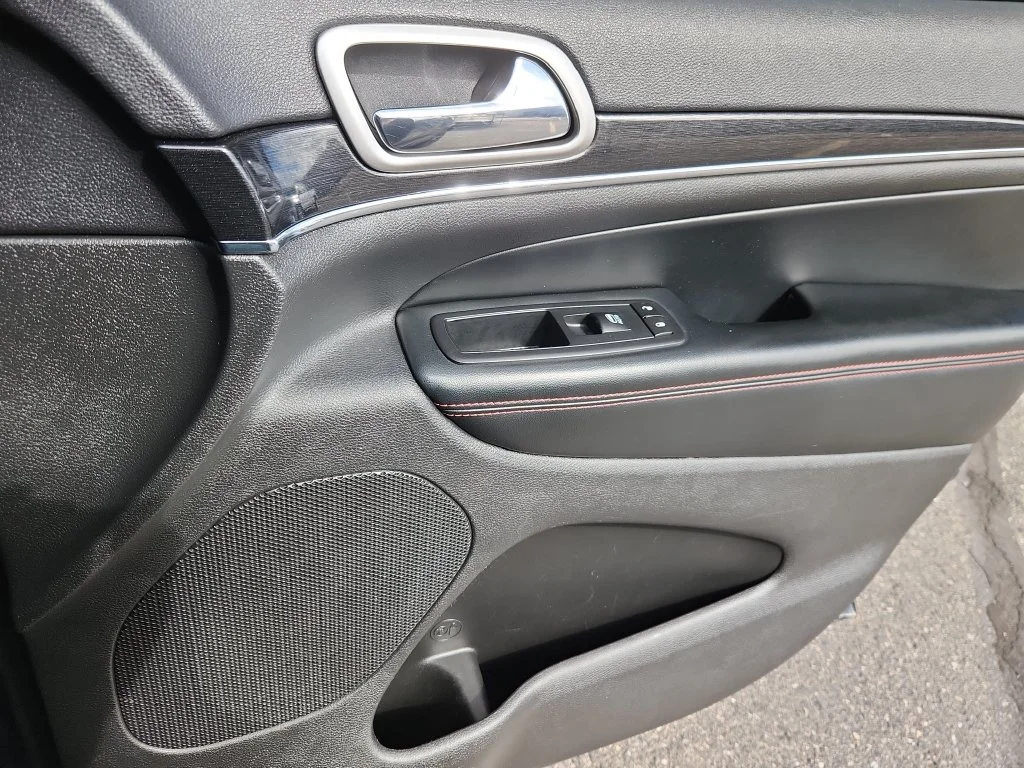 Used 2017 Black Jeep Trailhawk image 13