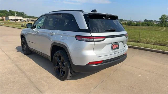 New 2025 Silver Zynith Exterior Paint Jeep Limited image 19