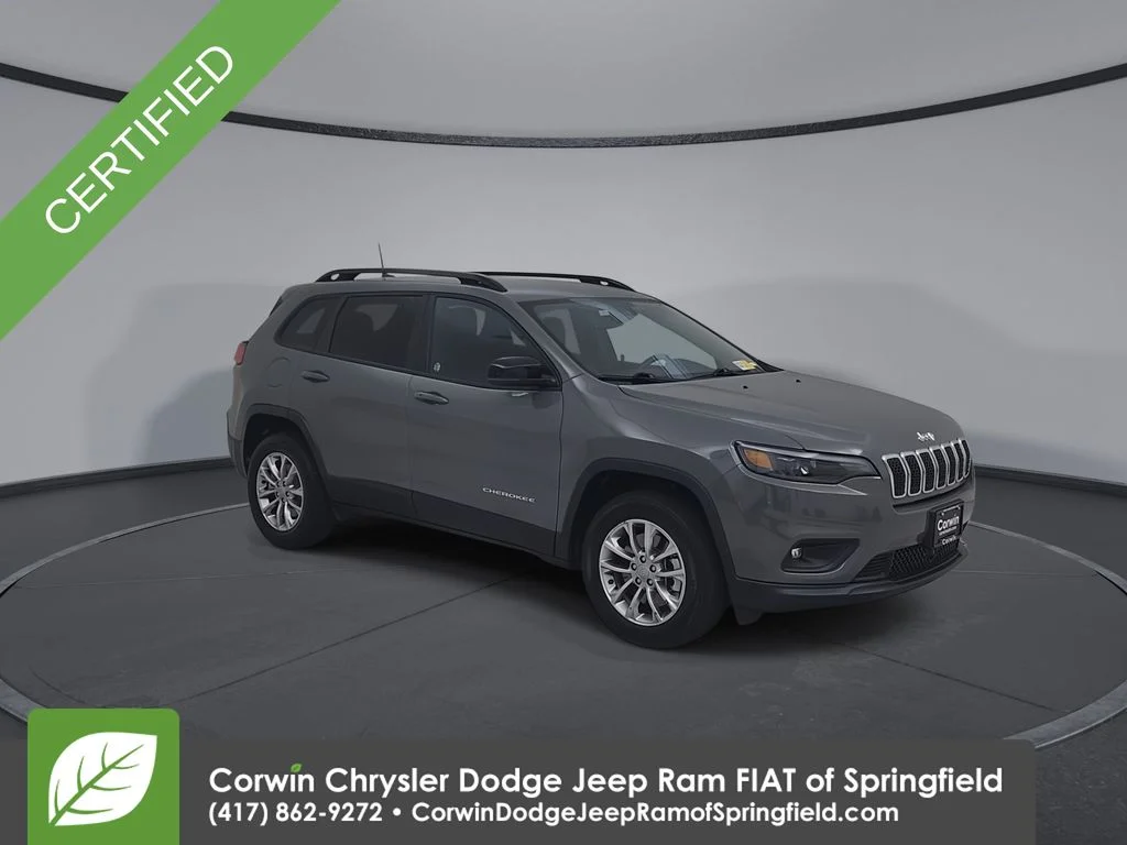 Certified Used 2022 Gray Jeep Latitude Lux image 3