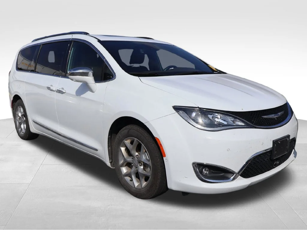 Used 2020 White Chrysler Limited image 3