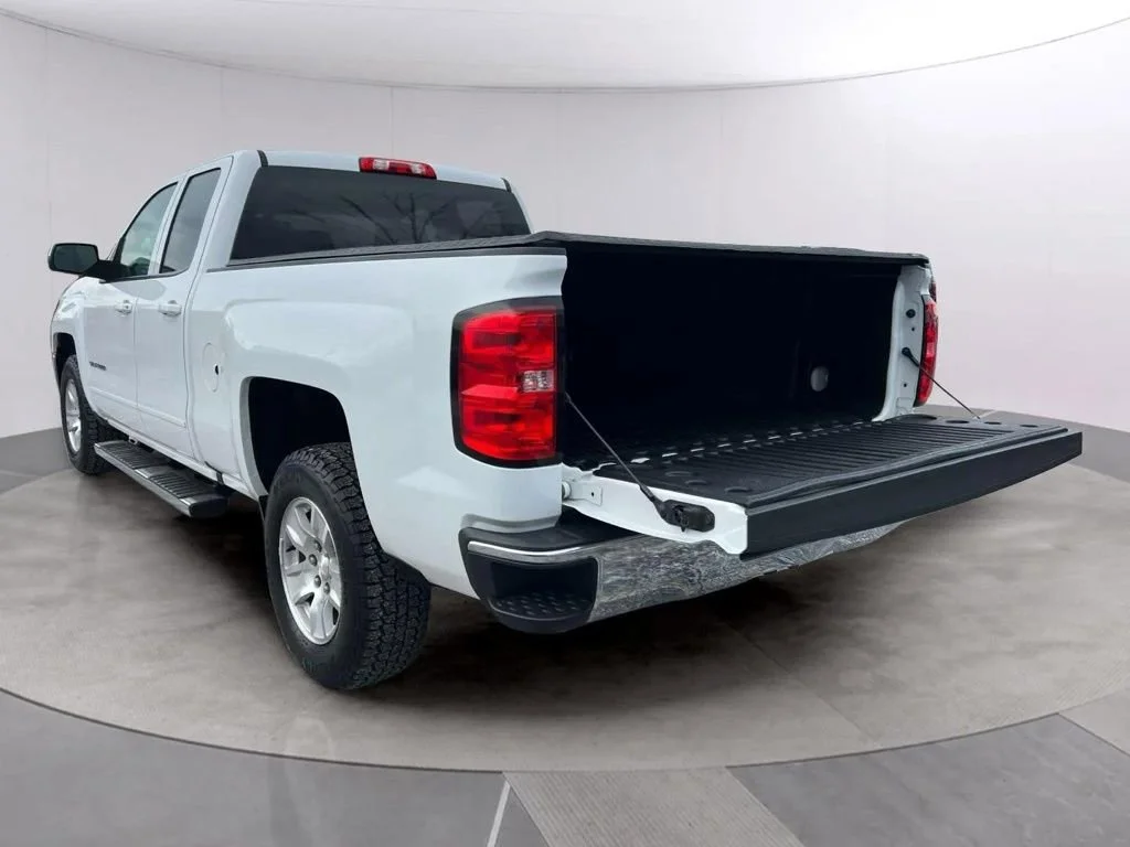 Certified Used 2018 SUMMIT WHITE Chevrolet LT image 3