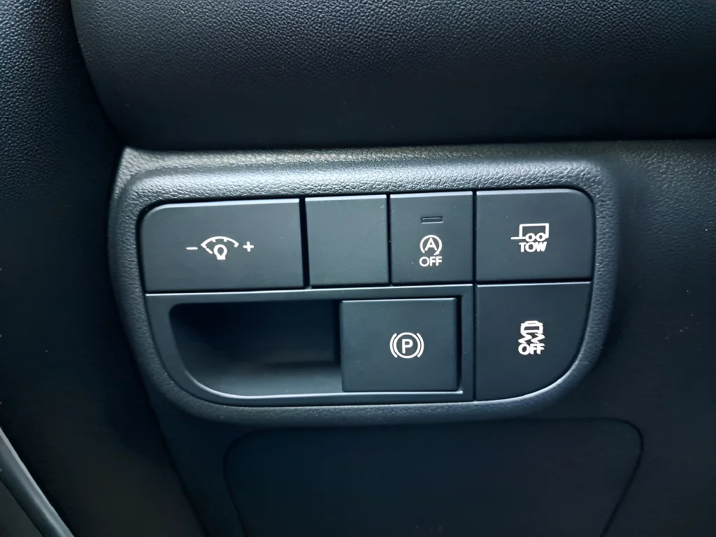 New 2026 White Hyundai SE image 24