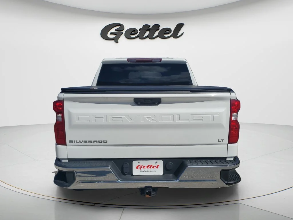 Used 2023 SUMMIT WHITE Chevrolet LT image 4