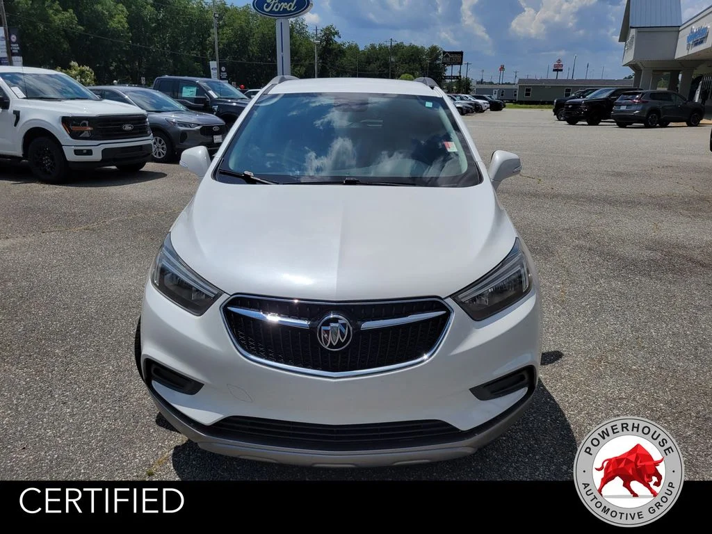 Used 2018 White Buick Preferred image 9