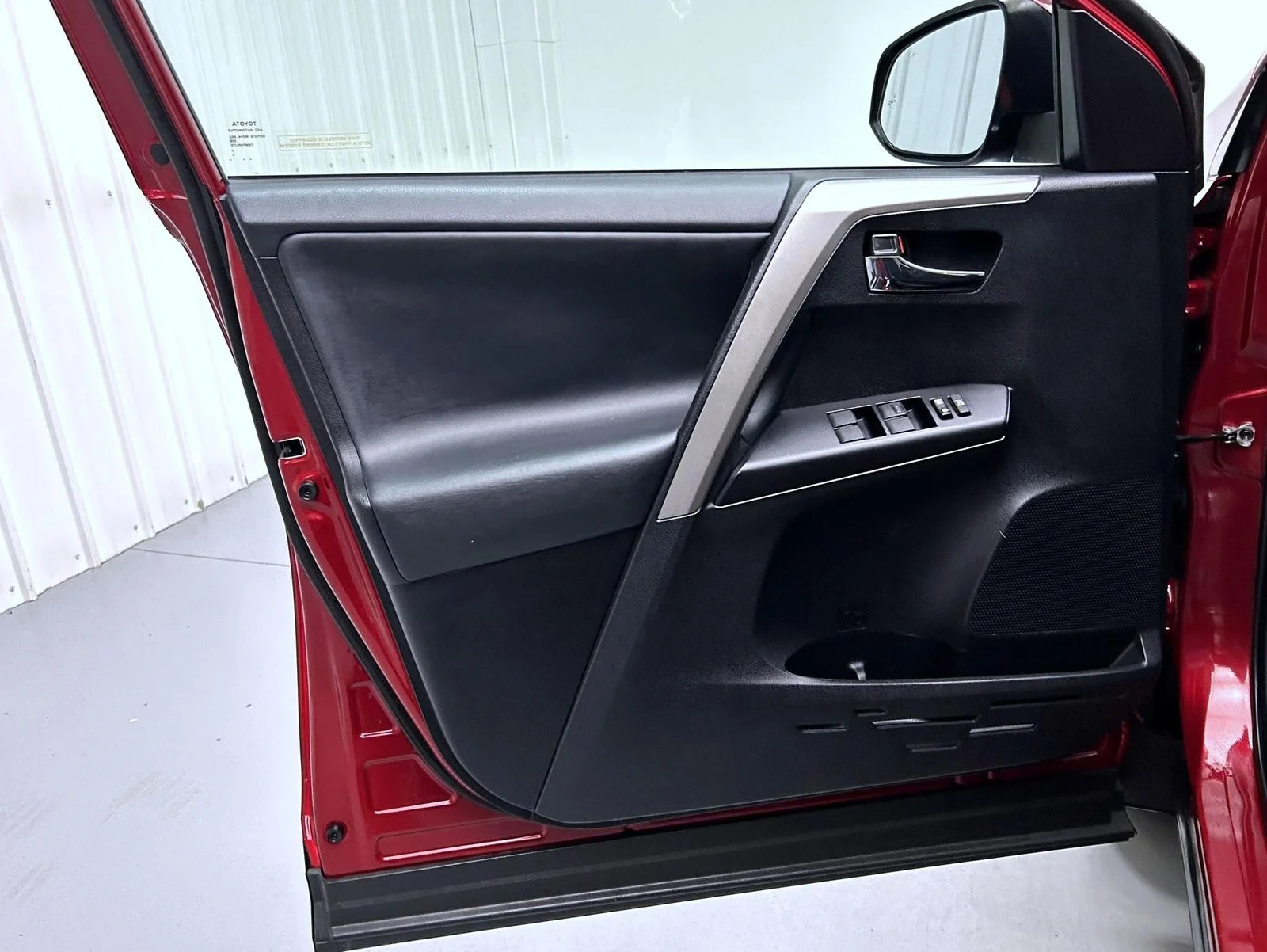 Used 2018 Red Toyota XLE image 9
