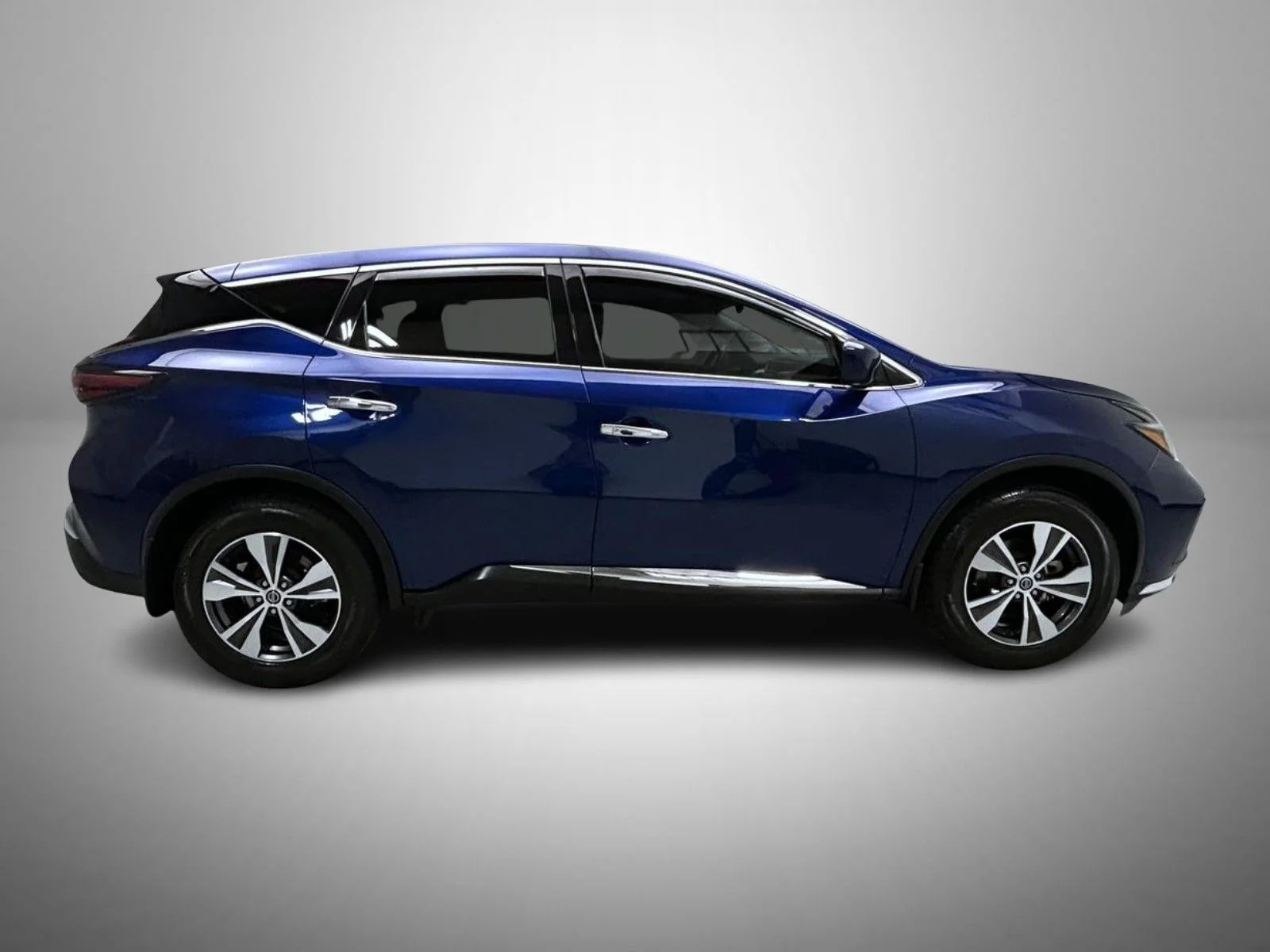 Used 2022 Blue Nissan S image 4