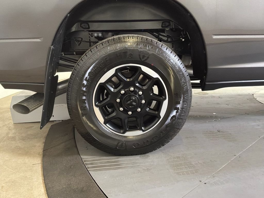 New 2026 Granite Crystal Metallic Clear-Coat Exterior Paint RAM Laramie image 11