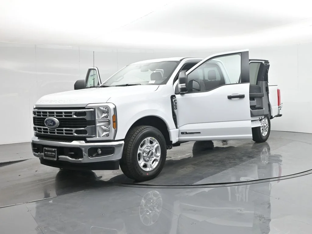 New 2026 Oxford White Ford XLT image 33