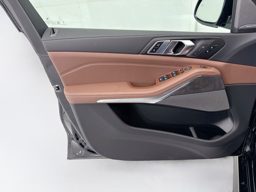 New 2026 Black Sapphire Metallic BMW M60i image 23