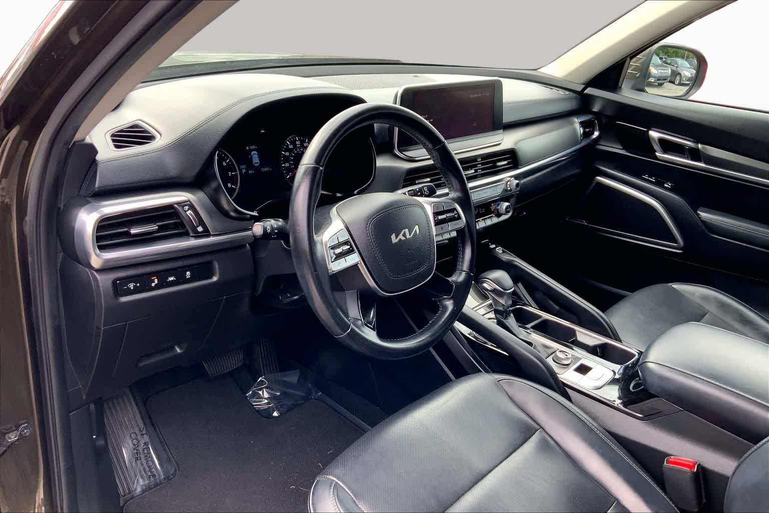 Used 2022 Dark Moss Kia S image 17