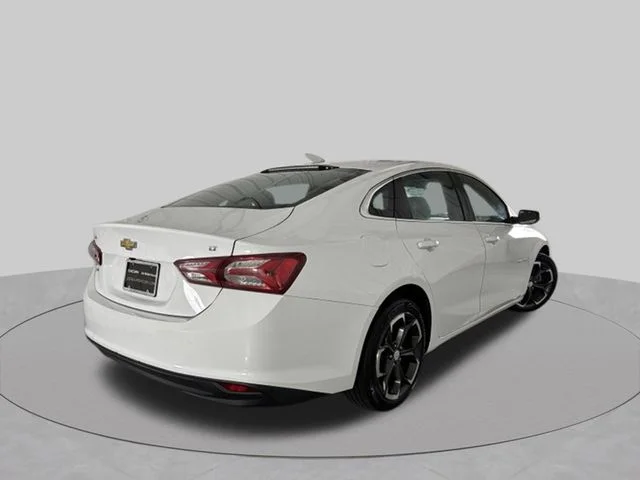 Used 2021 White Chevrolet LT image 7
