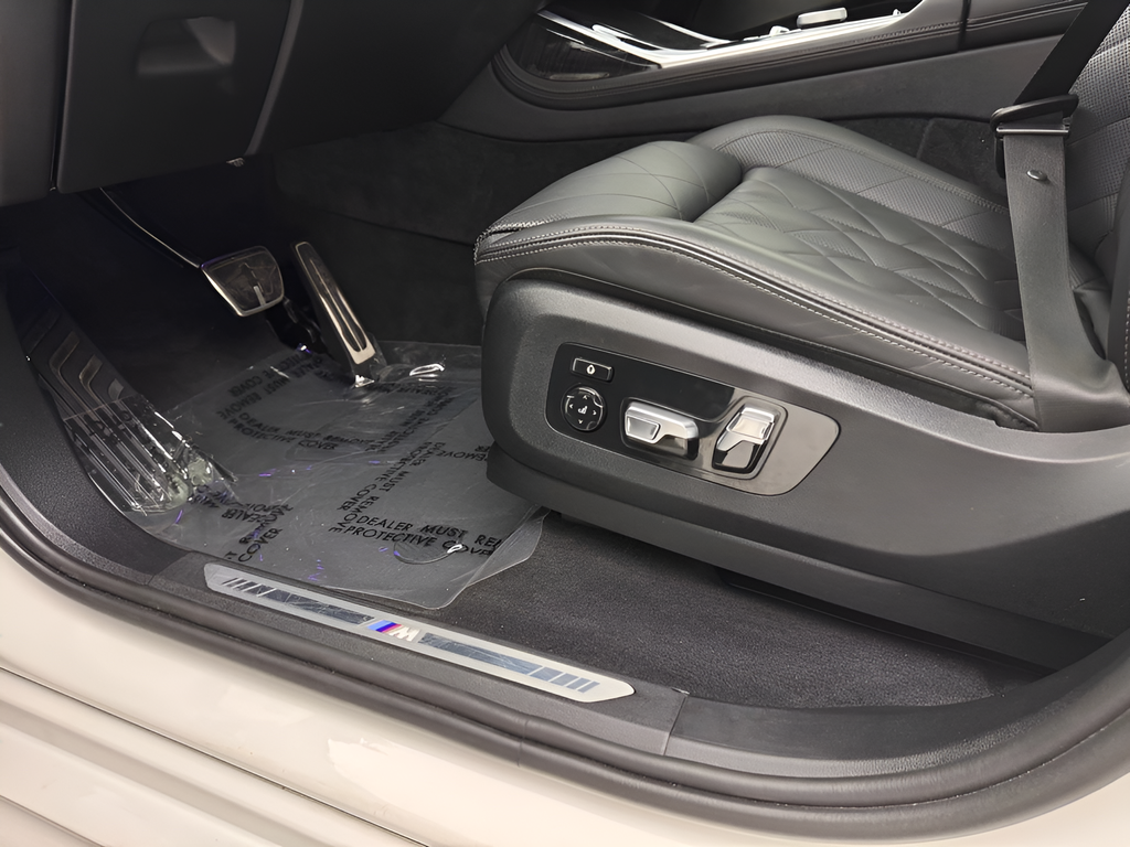 Used 2025 Alpine White BMW xDrive40i image 21