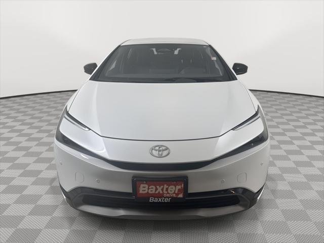 Certified Used 2024 WIND CHILL PEARL Toyota  image 17