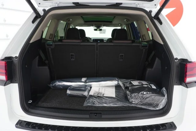 New 2026 Opal White Pearl Volkswagen 2.0T Peak Edition image 10