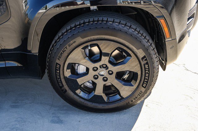 Certified Used 2025 Black Land Rover X-Dynamic SE image 9