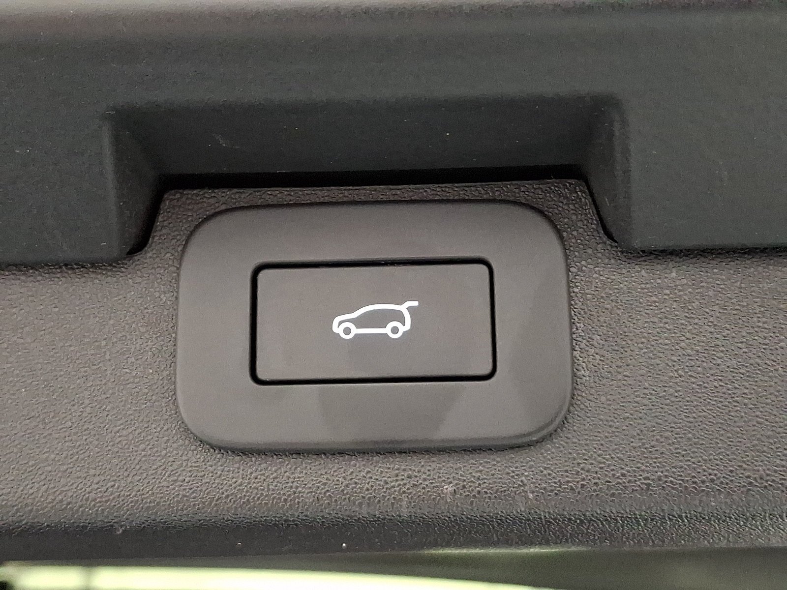 Certified Used 2025 Fuji White Land Rover  image 33