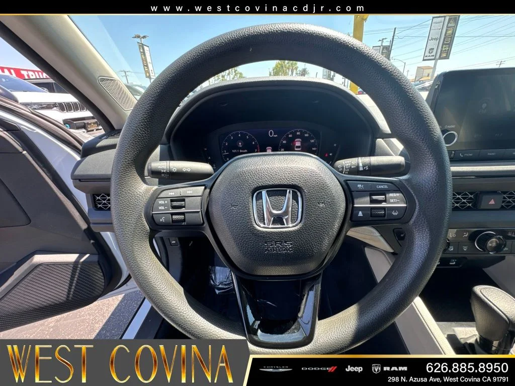 Used 2025 White Honda SE image 25