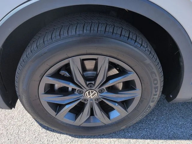 Used 2024 Gray Volkswagen 2.0T SE image 10