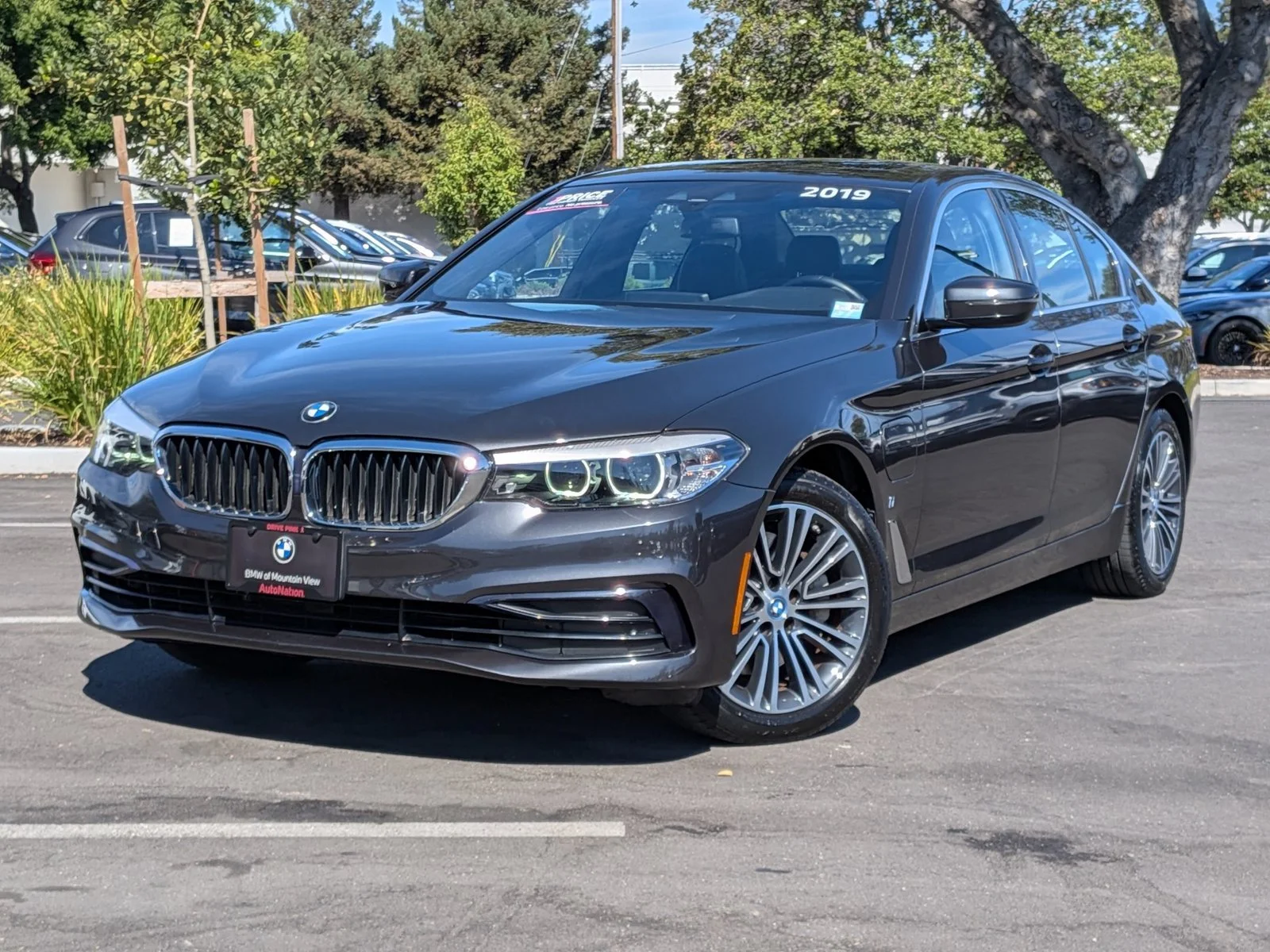 Used 2019 Dark Graphite Metallic BMW 530e iPerformance image 1