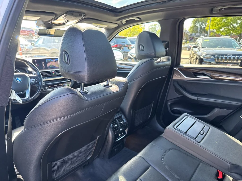 Used 2019 Silver BMW xDrive30i image 37