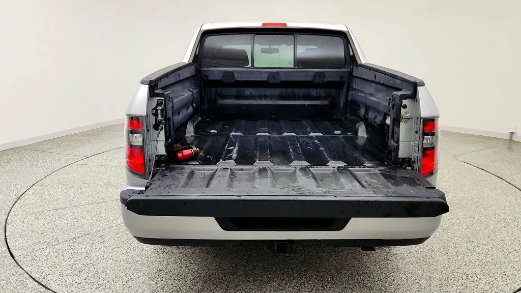 Used 2013 Alabaster Silver Metallic Honda 4WD Crew Cab Sport image 19
