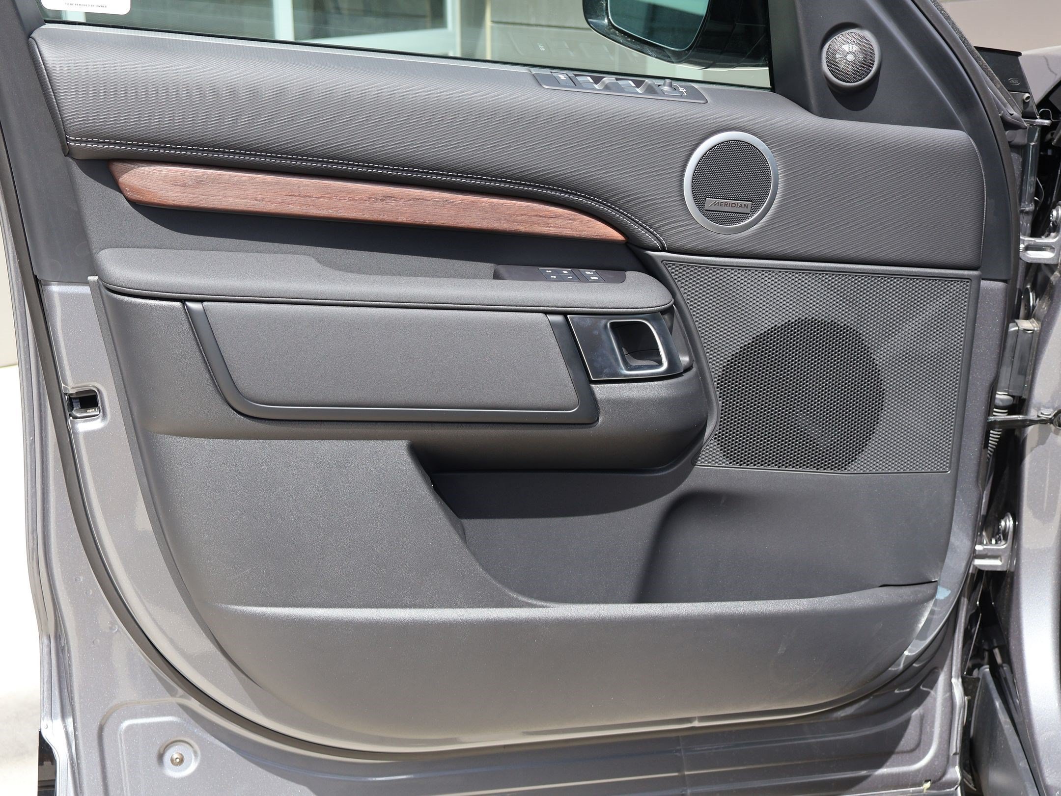 New 2026 Eiger Grey LAND ROVER Dynamic SE image 10