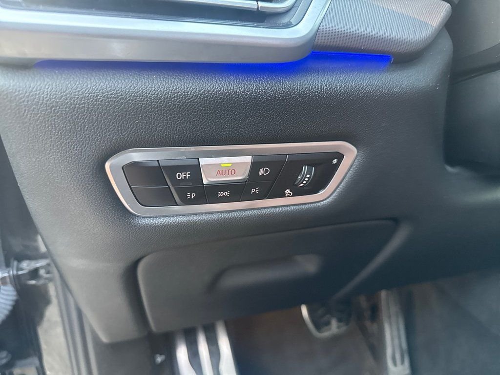Used 2022 Black BMW xDrive40i image 39