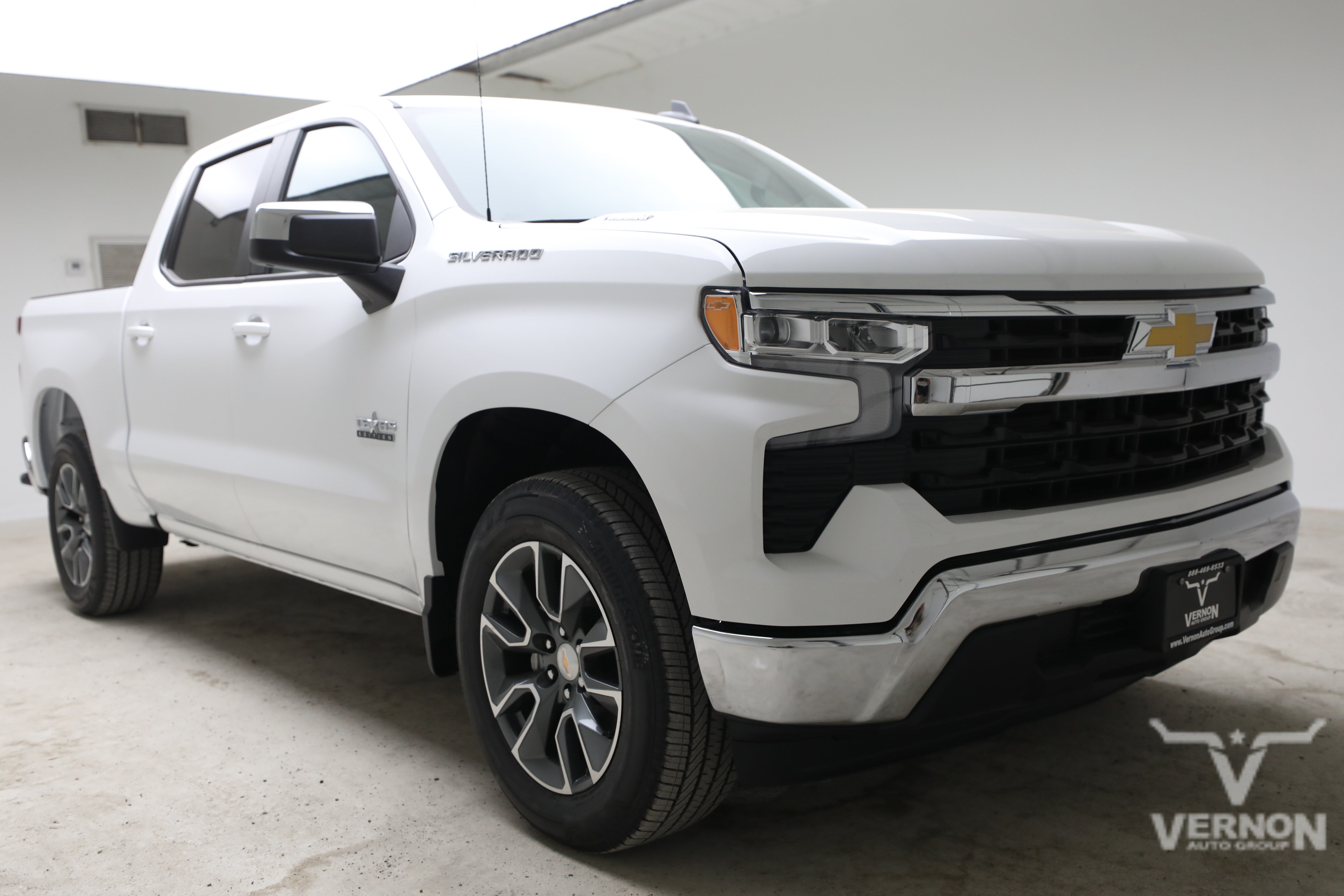 New 2026 Summit White Chevrolet N image 7