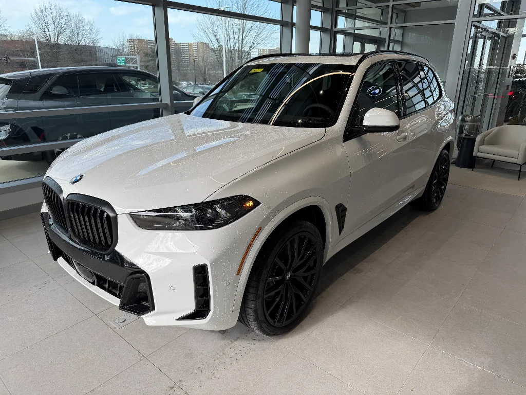 New 2026 Alpine White BMW xDrive40i image 3