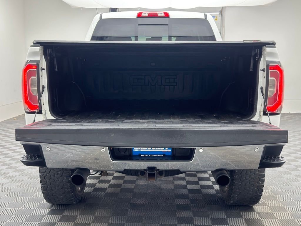Used 2018 White Frost Tricoat GMC SLT image 10
