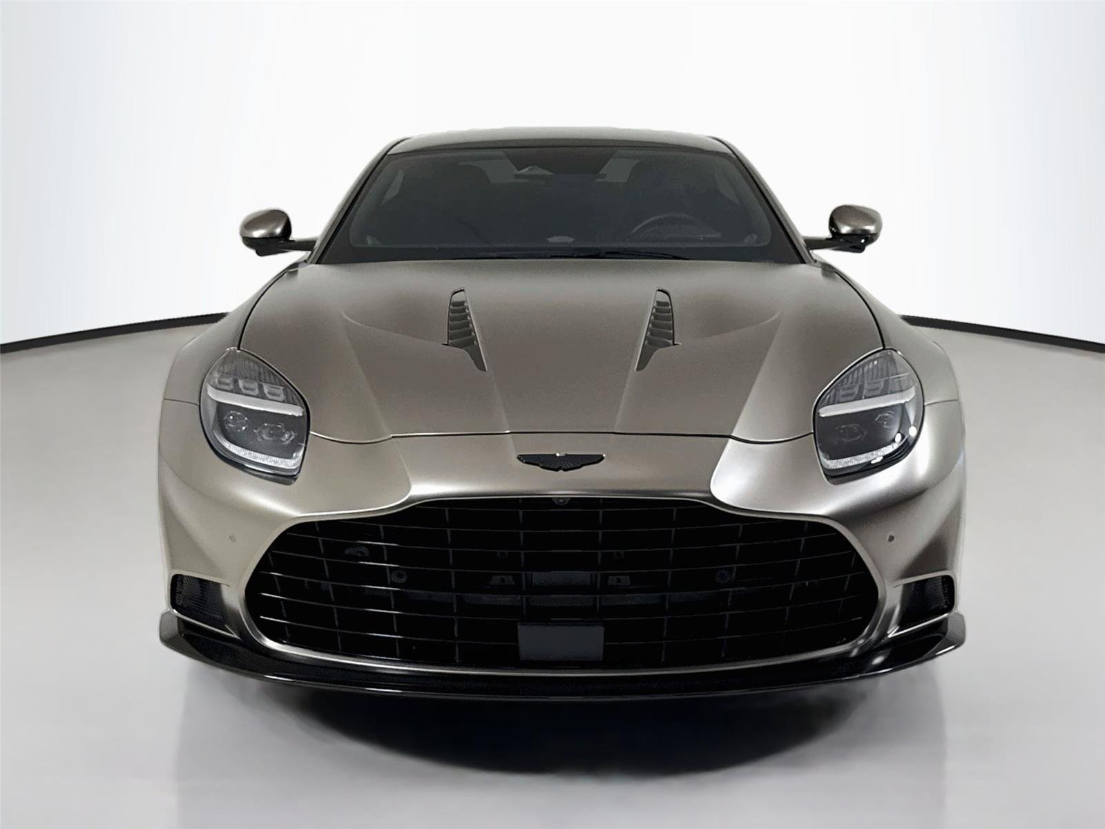 Used 2025  Aston Martin  image 11
