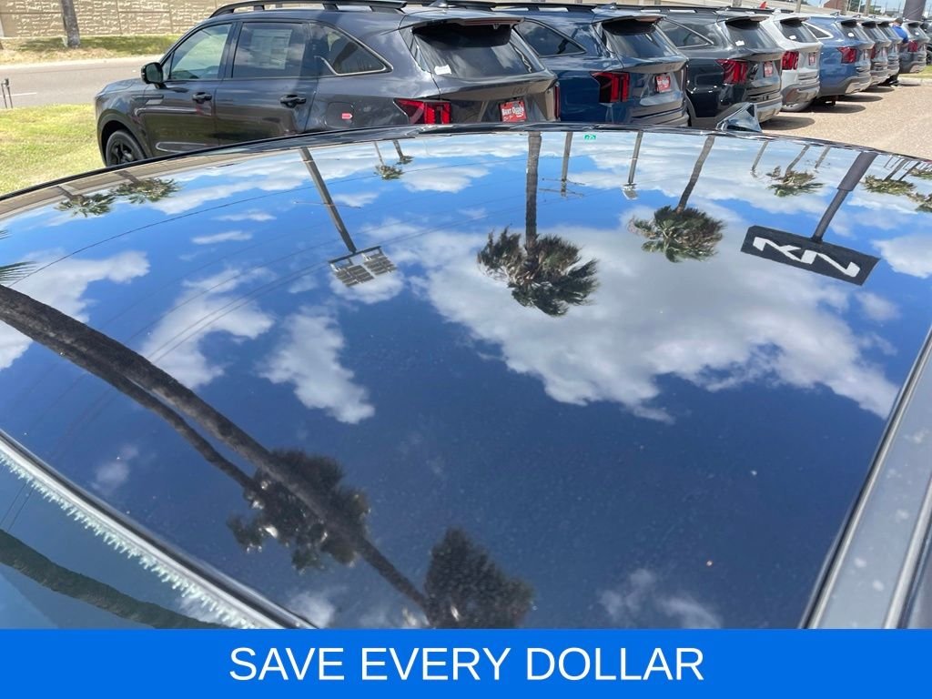 Used 2021 Black Kia LXS image 22