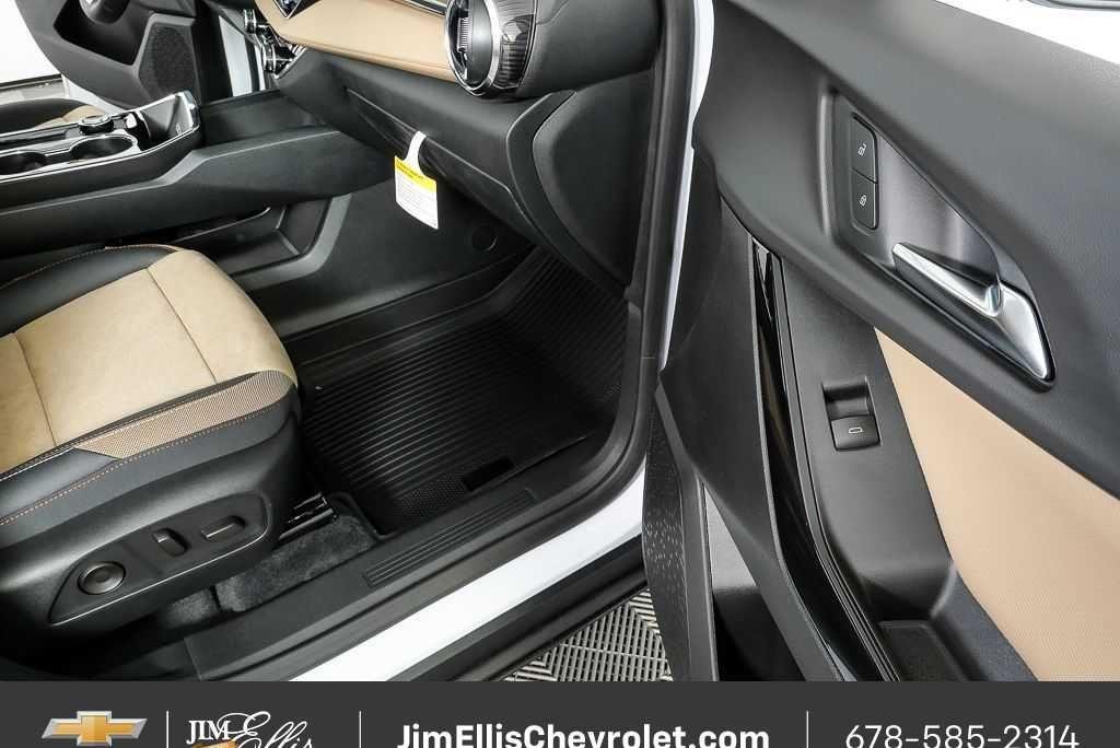 New 2026 Polar White Tricoat Chevrolet ACTIV image 24