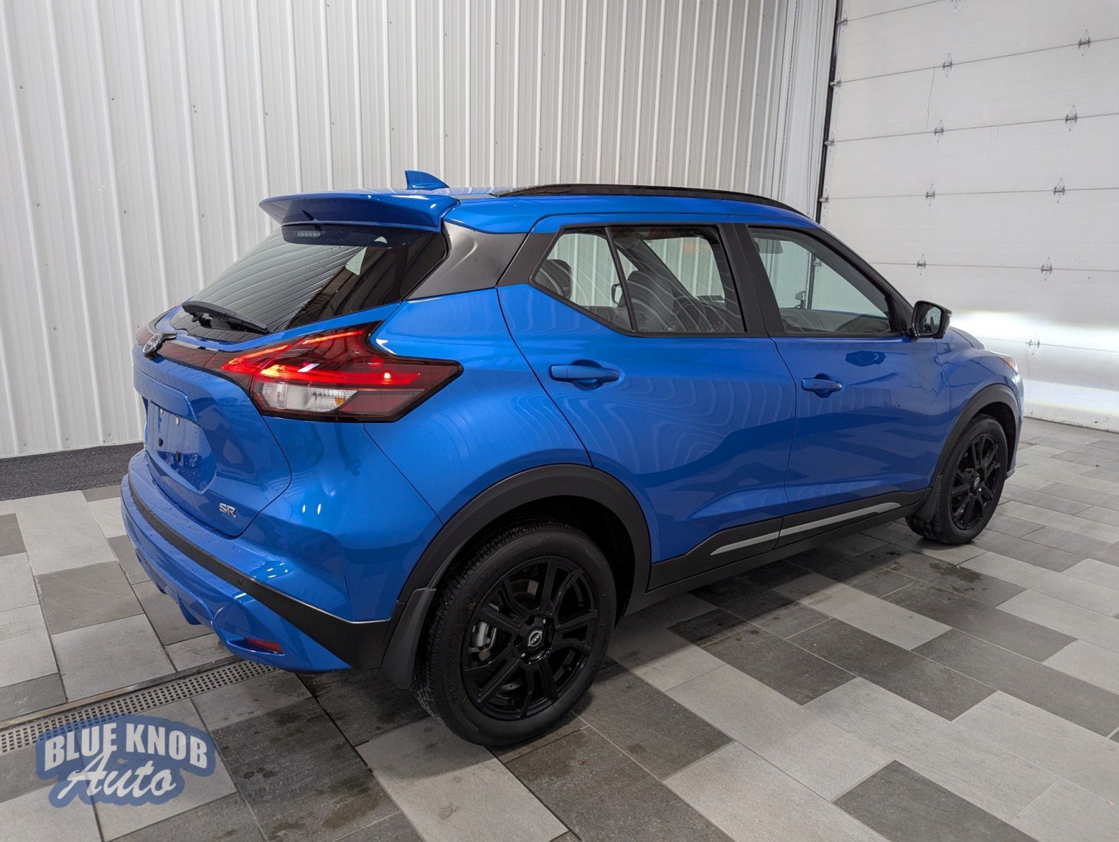 2024 Nissan Kicks SR photo 4