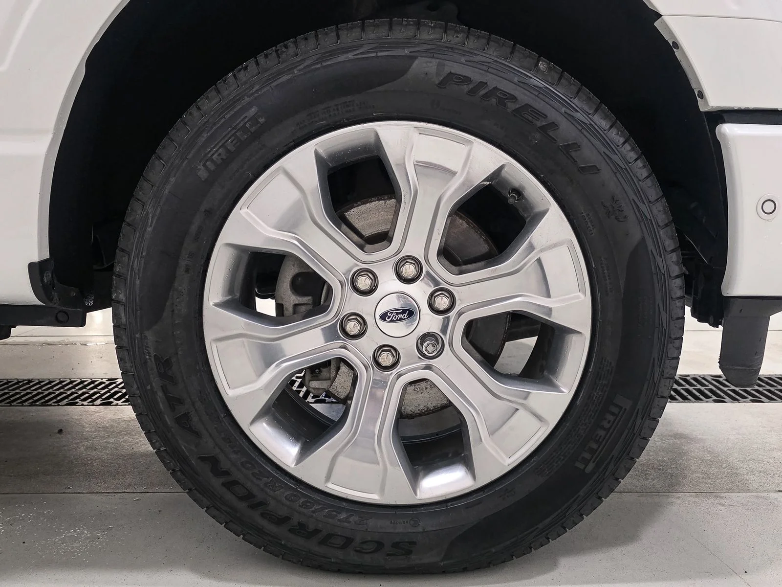 Used 2023  Ford Platinum image 18