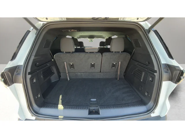 Used 2026 Summit White Chevrolet LT image 33