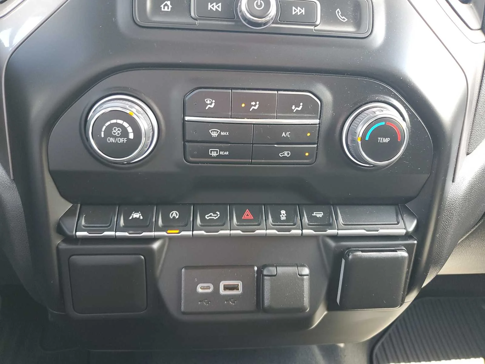 Used 2023 SUMMIT WHITE Chevrolet Custom image 25