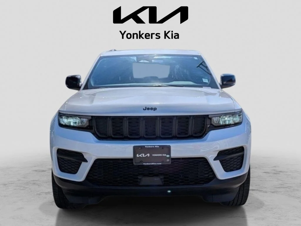 Used 2023 White Jeep Altitude X image 3